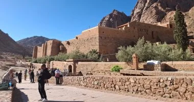 إقبال سياحي متنوع على معالم سانت كاترين وزيارة جبل موسى