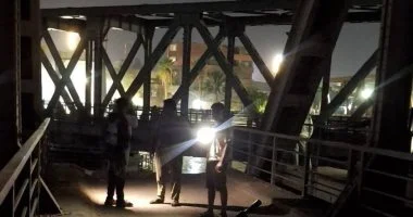 إنقاذ شاب والبحث عن آخرين إثر سقوط دراجة نارية بنيل نجع حمادي