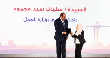 السيسي يكرم عمال مصر في عيدهم تقديرا لإسهاماتهم التنموية