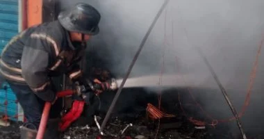 السيطرة على حريق بمحل مفروشات في شبين الكوم بالمنوفية