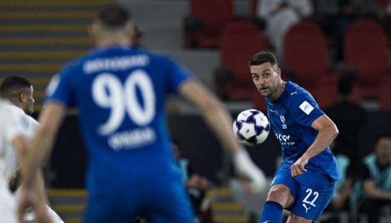 بثلاثية نظيفة.. الهلال يحسم موقعة الحزم لصالحه ويضيق الخناق على النصر المتصدر