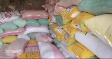 تموين المنوفية يضبط 15 طن أعلاف مجهولة المصدر بمركز السادات