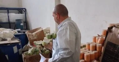 تموين سوهاج يضبط 5725 قطعة مواد غذائية منتهية الصلاحية بالأسواق