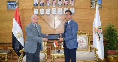 جامعة بنها توقع بروتوكول تعاون لدعم صناعة الغزل والمنسوجات