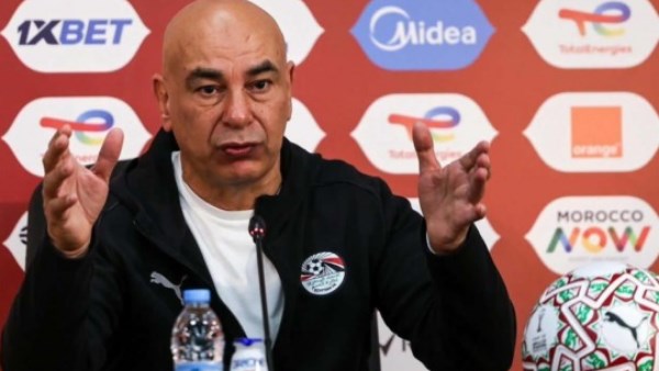 حسام حسن يراقب القمة 132 بين الأهلي والزمالك لاختيار نجوم المونديال