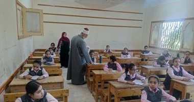 رئيس أزهرية سوهاج يتفقد امتحانات النقل بمجمع علي بن أبي طالب