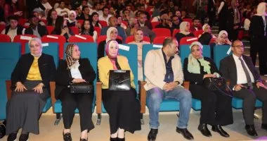 رئيس جامعة الإسكندرية يختتم مهرجان الفنون المسرحية الطلابي الـ 15