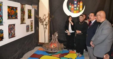 رئيس جامعة الإسكندرية يفتتح المعرض الفني الثامن عشر لمدن الطالبات الجامعية