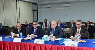 رئيس جامعة الإسكندرية يوجه بتطوير البرامج الأكاديمية وفق متطلبات سوق العمل