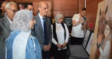 رئيس جامعة بني سويف يتفقد فعاليات مسرح التجوال بالجامعة