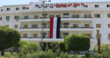 رئيس جامعة بني سويف يستعرض نتائج الجامعة في التصنيفات الدولية للعام الحالي