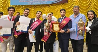 رئيس جامعة بني سويف يهنىء الطلاب الفائزين بلقب الطالب المثالي