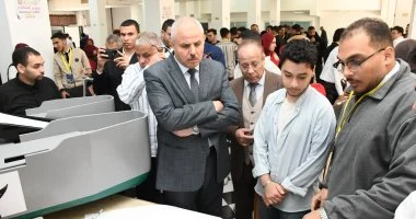 رئيس جامعة قناة السويس يفتتح معرض الابتكارات الطلابية بالجامعة