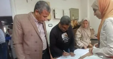 رئيس مركز تلا بالمنوفية يحيل 30 من موظفي مستشفى طبلوها للتحقيق