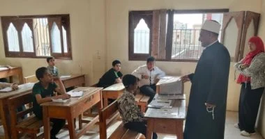 رئيس منطقة الإسماعيلية الأزهرية يتفقد لجان امتحانات الشهادة الابتدائية بالمحافظة