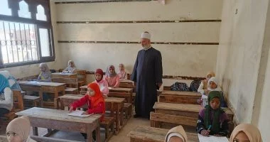 رئيس منطقة المراغة الأزهرية يتفقد لجان امتحانات النقل بسوهاج