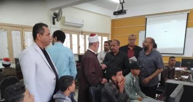 رئيس منطقة سوهاج الأزهرية يتفقد اختبارات TOFAS بطلاب الصف الأول الثانوي