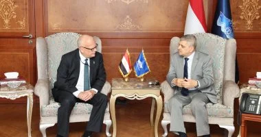 رئيس هيئة قناة السويس يبحث فرص التعاون الاقتصادي مع سفير السويد بالإسماعيلية