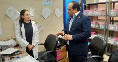 رعاية صحية بأسوان تتابع انتظام سير العمل بوحدة طب أسرة الكوبانية