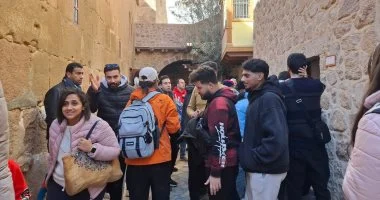 سانت كاترين تستقبل 440 سائحاً لزيارة دير وجبل موسى
