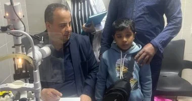 صحة المنوفية تجري جراحة دقيقة لزراعة عدسة لطفل بمستشفى رمد شبين الكوم