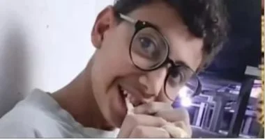 طالب كفر الشيخ يعود لمنزله بانتظار إجراء عملية جراحية بالعين