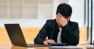 عيد العمال: علامات اكتئاب العمل وكيف تتعاملين معه؟