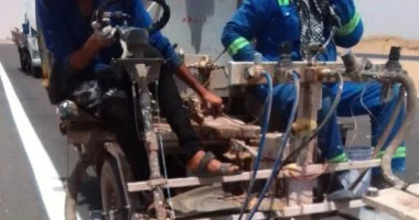 محافظ أسوان يتابع أعمال رفع كفاءة الطريق الصحراوي الغربي إدفو السباعية