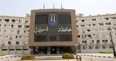 محافظ أسوان يعلن خطة إنشاء أسواق حضارية بديلة للباعة الجائلين