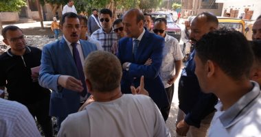 محافظ أسيوط يحيل رئيس قرية بني قرة للتحقيق بسبب المخالفات البيئية