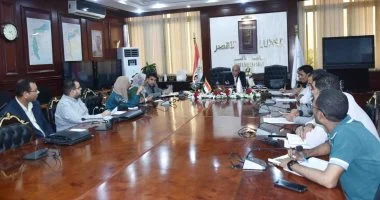 محافظ الأقصر يبحث مطالب أهالي قرية الرياينة بمركز القرنة