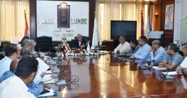 محافظ الأقصر يتابع ملفات التصالح والتقنين والمتغيرات المكانية بالمراكز والمدن