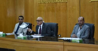 محافظ الأقصر يترأس اجتماع لجنة تعظيم الموارد الذاتية ودعم خطط التنمية