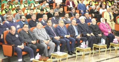 محافظ الدقهلية يكرم عدداً من العمال في احتفالية عيد العمال