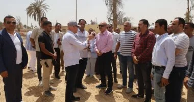 محافظ السويس يتفقد أعمال تطوير طريق الحجاج بحي الجناين