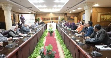 محافظ الغربية يجتمع بمصنعي لمبات الليد بقرية شقرف بطنطا