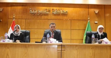 محافظ القليوبية يوجه بسرعة الرد على شكاوى المواطنين والتوسع بالخدمات الإلكترونية