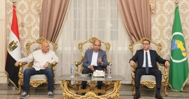 محافظ المنيا يبحث مع نائب وزير الإسكان مشروعات مياه الشرب والصرف الصحي