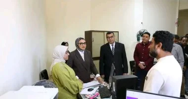 محافظ الوادي الجديد تتابع سير العمل بمنظومة تقنين أراضي الدولة