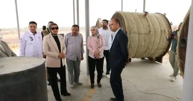 محافظ الوادي الجديد تتفقد إنشاء وحدة تدوير مخلفات النخيل بالخارجة