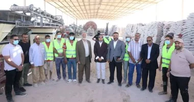 محافظ الوادي الجديد تتفقد مصنع الأسمدة بمدينة الخارجة