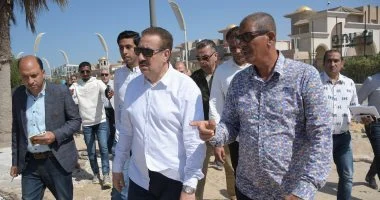 محافظ بورسعيد يتابع أعمال تطوير الكورنيش لتعزيز الجذب السياحي