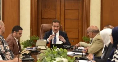 محافظ بورسعيد يوجه بانتظام العمل بالمراكز التكنولوجية يومي السبت والأحد