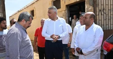 محافظ جنوب سيناء يتفقد الرويسات ويوجه بغلق مجزر شرم الشيخ بعد العيد