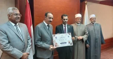 محافظ سوهاج يكرم الفائزين في مسابقة دوري الأئمة النجباء