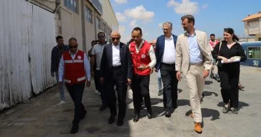 محافظ شمال سيناء يرافق وزير التجارة الهولندي في جولة بمخازن العريش