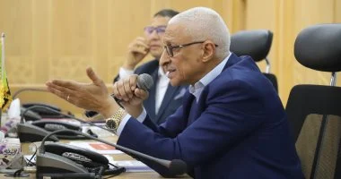 محافظ شمال سيناء يناقش الملفات الخدمية مع النواب والجهاز التنفيذي