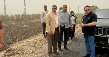 محافظ قنا يتفقد أعمال تطوير طريق عزبة الألفي بمركز دشنا
