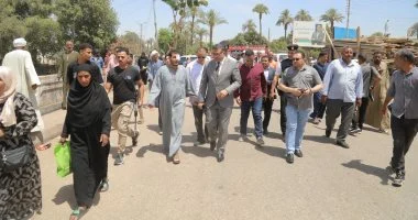 محافظ قنا يتفقد مجمع المواقف والسوق الحضاري ويؤكد على انتظام الخدمات