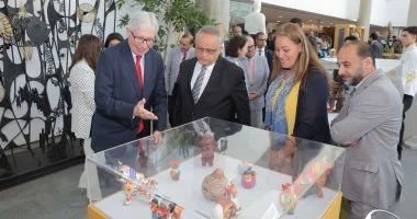 مدير مكتبة الإسكندرية يفتتح معرض كنوز الحرف اليدوية البيروانية